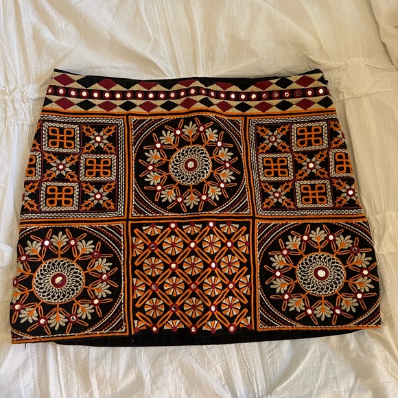 Black embroidered mini skirt - Picture 1 of 3